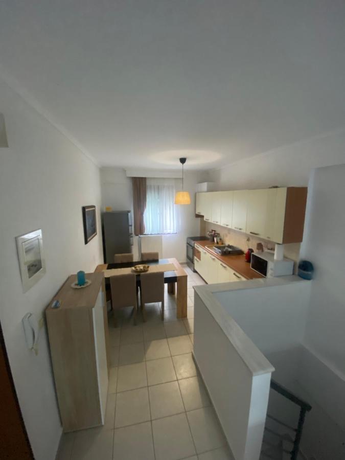 Lovely 2-Bedroom Appartement With Free Parking อาเยีย ตรีอาส ภายนอก รูปภาพ